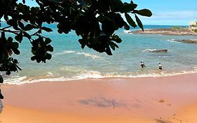 Apartamento Guarapari pé na areia com Wi-Fi e Garagem