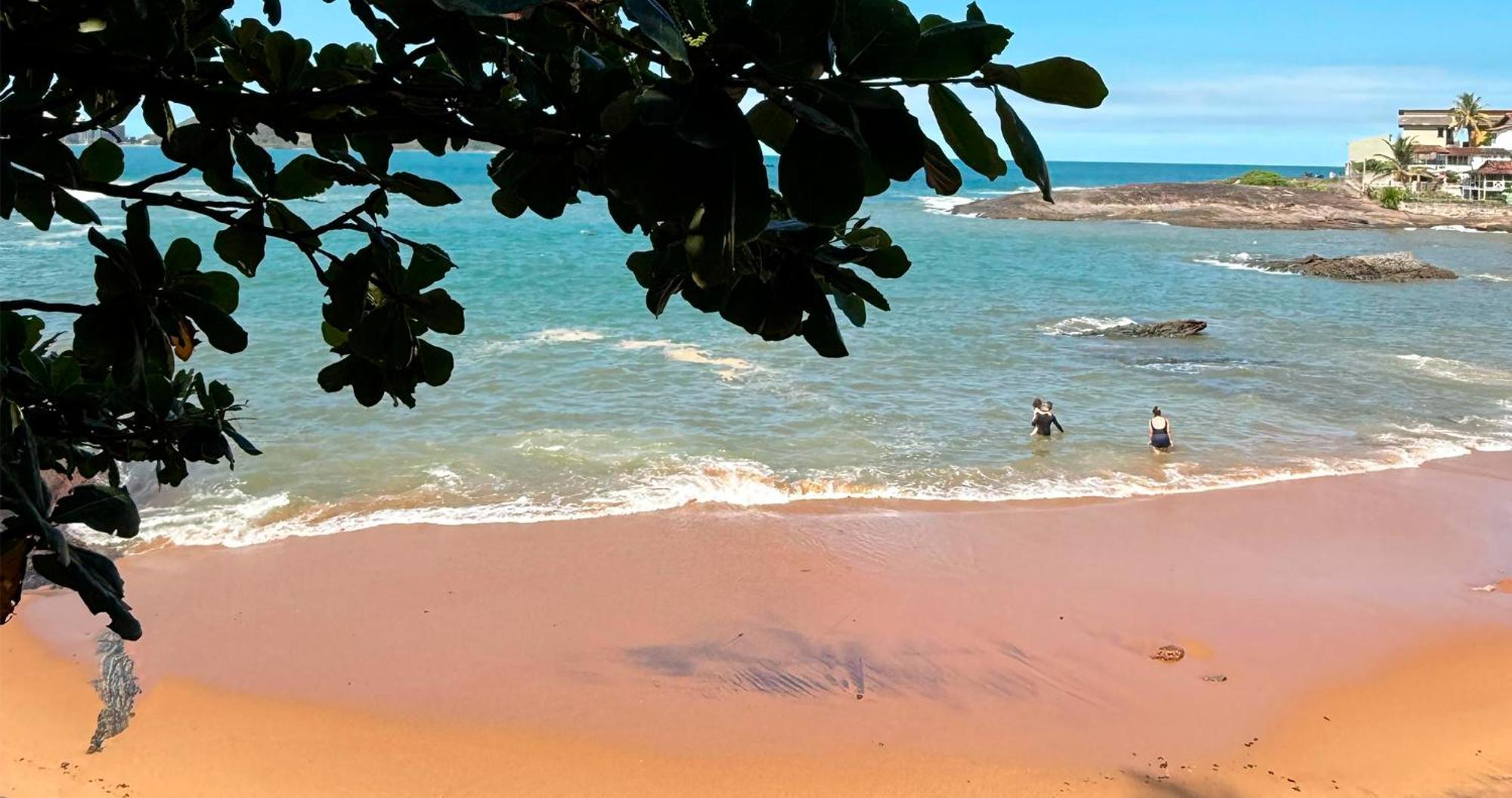 Apartamento Guarapari pé na areia com Wi-Fi e Garagem Exterior foto